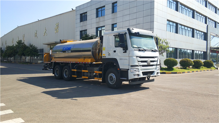 XCMG manufacturer asphalt distributor trailer truck XLS1203 China new asphalt machines for sale